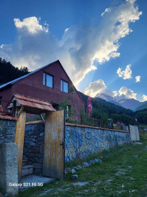 Villa Peak House Kazbegi Exterior foto
